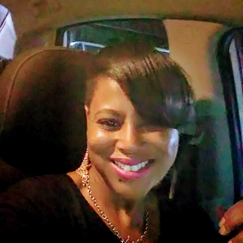 Meet your Posher, Adrainne